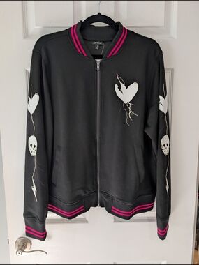 NWT Torrid LoveSick Black Bomber Jacket with Pink Trim & White Graphics Size 1